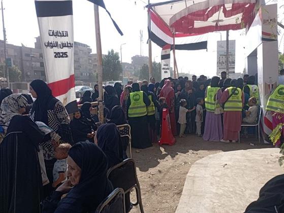 بالصور.. جانب من مشاركة السيدات في انتخابات النواب 2025 بمحافظتي أسيوط وأسوان