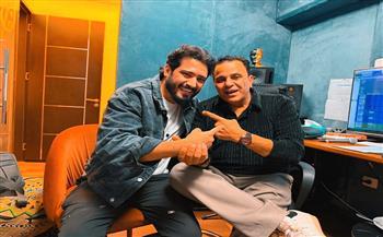 أحمد زعيم عن لقائه بمحمد فؤاد: «صدفة خير من ألف ميعاد».. والجمهور يتفاعل  