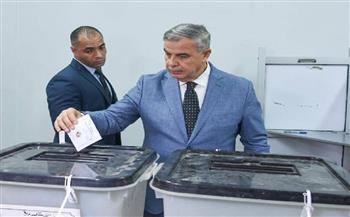 محافظ الإسكندرية يُدلي بصوته في انتخابات مجلس النواب