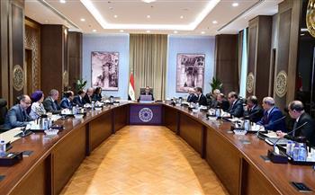 رئيس الوزراء يتابع الجهود المبذولة لتحسين الأوضاع المالية والإدارية للمؤسسات الصحفية والوطنية للإعلام 