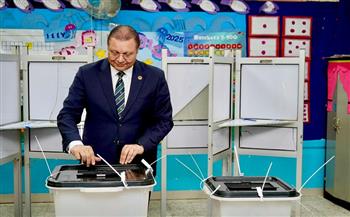 رئيس هيئة الاعتماد والرقابة الصحية يدلي بصوته في انتخابات مجلس النواب 2025