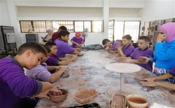 مجمع 15 مايو للفنون المعاصرة يستقبل طلاب مدرسة طه حسين في جولة فنية وتفاعلية