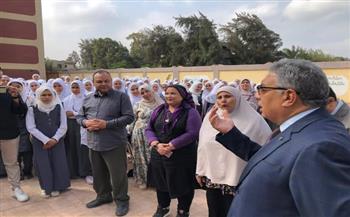 محافظ الدقهلية في زيارة مفاجئة لمدرسة نوسا الغيط الإعدادية بأجا لمتابعة سير العملية التعليمية