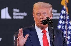 ترامب يصدر عفوا عن شخصيات بارزة متهمة بالتورط في محاولة إلغاء نتائج انتخابات الرئاسة 2020