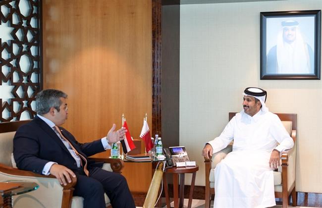 السفير المصري يبحث ملف العلاقات التجارية والصناعية مع وزير التجارة والصناعة القطري
