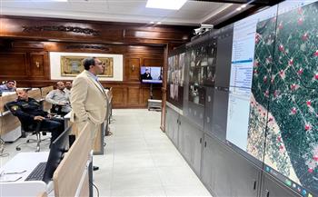 محافظ قنا يتابع إغلاق صناديق الاقتراع عبر الفيديو كونفرانس ويطمئن على انتظام العملية الانتخابية في يومها الأول