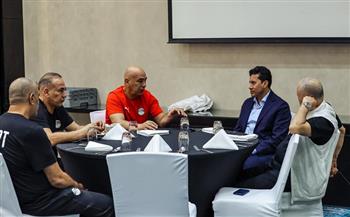 وزير الرياضة وهاني أبو ريدة يجتمعان بمنتخب مصر في معسكر الإمارات