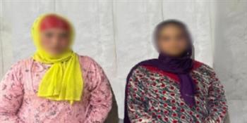 ضبط فتاتين لقيامهما بسرقة هاتف محمول من شخص بالجيزة