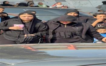 انهيار زوجة إسماعيل الليثي لحظة وصول جثمانه إلى مسجد ناصر في إمباية  