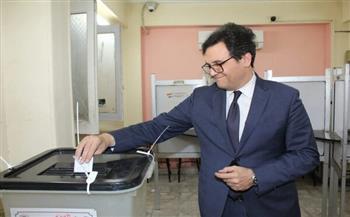 وزير الثقافة يدلي بصوته في انتخابات مجلس النواب