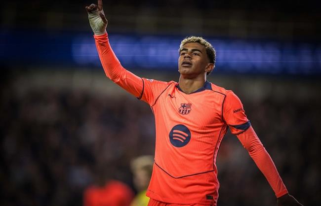 رابطة الدوري الإسباني تستنكر الهتافات المسيئة ضد لامين يامال أمام سيلتا فيجو 