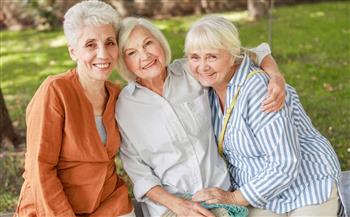 أنشطة كلاسيكية تعيد الحيوية لكبار السن بعيدًا عن الشاشات