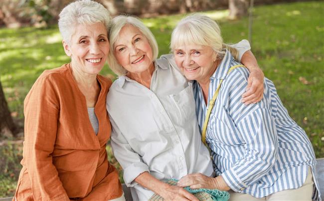 أنشطة كلاسيكية تعيد الحيوية لكبار السن بعيدًا عن الشاشات