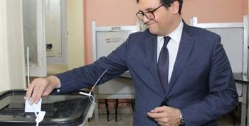 وزير الثقافة يدلي بصوته في انتخابات مجلس النواب