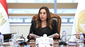 وزيرة التنمية المحلية تتابع جهود إخلاء مقابر السيارات بالقاهرة