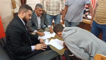 مديرية العمل ببني سويف تسلم 11 عقد عمل لذوي الهمم