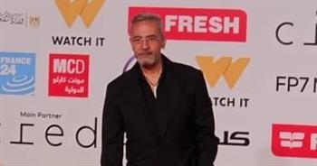 أبرزهم صبري فواز.. توافد الفنانين على الريد كاربت حفل افتتاح مهرجان القاهرة السينمائي