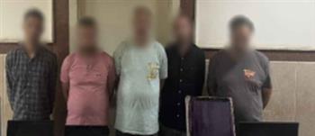 القبض على المتهمين بسرقة سيارة وتزوير أوراق ملكيتها لبيعها في القاهرة