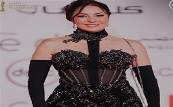 نيرمين الفقي تخطف الأنظار بإطلالة أنيقة في مهرجان القاهرة السينمائي الدولي