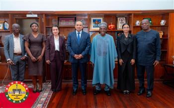 السفير المصرى يلتقى برئيس البرلمان الغاني وزعيم الأغلبية