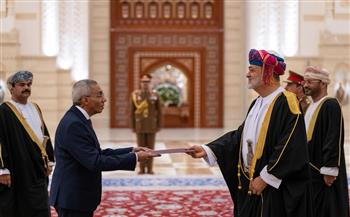 السفير المصري يقدم أوراق اعتماده إلى سلطان عُمان