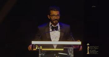 خالد النبوي يهدي تكريمه لوالديه وعائلته ويشيد بكبار نجوم السينما المصرية  