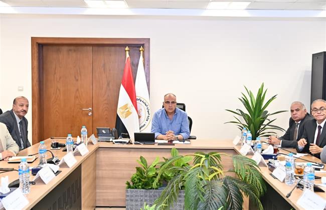 وزير الري يترأس اجتماع لجنة تنظيم إيراد نهر النيل لمتابعة إجراءات إدارة موسم السيول  