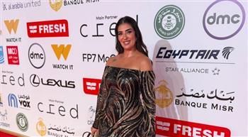 بسنت النبراوي تتألق على السجادة الحمراء في افتتاح الدورة الـ46 من مهرجان القاهرة السينمائي