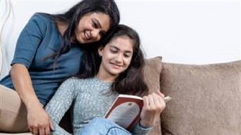 في مرحلة المراهقة.. 6 محادثات ضرورية لبناء الثقة والدعم مع ابنتك