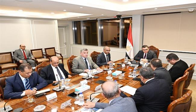 وزير الإسكان يجتمع مع المقاولون العرب لمتابعة مشروعات مبادرة "حياة كريمة"    