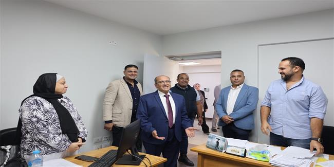 رئيس القابضة للمياه يتفقد الإدارات والقطاعات المختلفة بالشركة ويحث العاملين على التميز