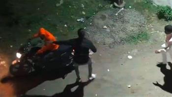 حفل زفاف يتحول لرعب بعد طعن العريس.. وطائرة تطارد الجاني (فيديو)  