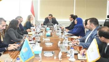وزير الإسكان يجتمع مع بعثة البنك الدولي لتعزيز التعاون في المدن الذكية والمباني الخضراء