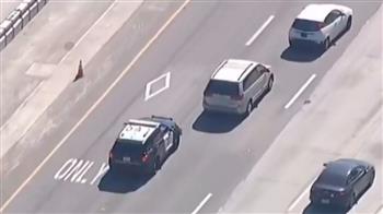 انتهت بمفاجأة.. مطاردة درامية بين الشرطة الأمريكية وامرأة هاربة (فيديو)