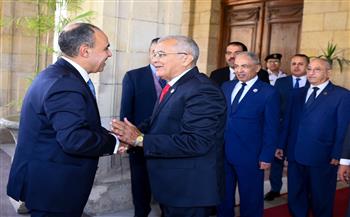 وزير الخارجية يبحث مع رئيس مجلس الشيوخ تعزيز التعاون الدبلوماسي ودعم المصريين بالخارج