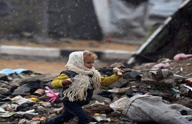 في غزة.. الشتاء يطرق الأبواب بالحزن لا بالفرح