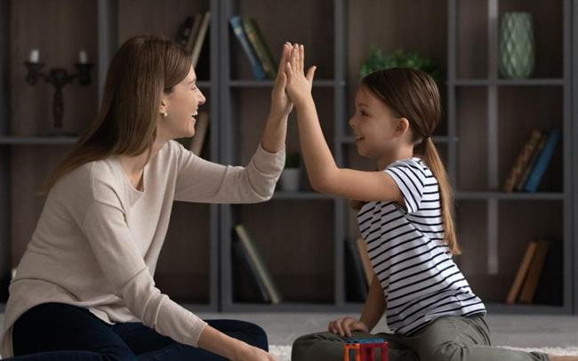 للأمهات.. 3 أشياء يمكنك فعلها لتعليم أطفالك التفكير في مشاعر الآخرين 