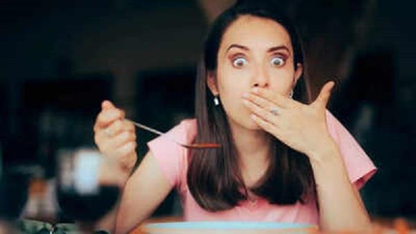 الفواق المستمر.. ما يكشفه عن صحتك وكيفية التعامل معه بأمان