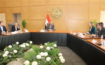 وزير الكهرباء يبحث مع وفد البنك الدولي التعاون في مجالات الكهرباء والطاقات المتجددة