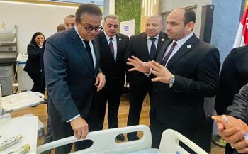 وزير الصحة يزور جناح شركة "الفجر ميديكال" في معرض المؤتمر العالمي للسكان والصحة