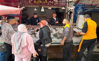 بورسعيد تستقبل آلاف الزائرين و إقبال كبير على سوق الأسماك