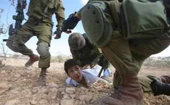الاحتلال الإسرائيلي ينتهك حقوق الفلسطينيين ويزيد من معاناتهم الإنسانية