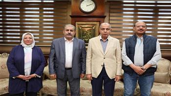 محافظ المنيا يبحث مع وفد الإصلاح الزراعي خطة تطوير المشروعات الإنتاجية 