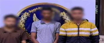 القبض على عاطلين احترفا سرقة الهواتف المحمولة بأسلوب "النشل" بالسلام