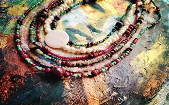 "مصر الجوهرة" معرض تشكيل أحجار كريمة للفنانة وفاء ياديس الأربعاء