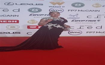 شيرين تخطف الأنظار على السجادة الحمراء بمهرجان القاهرة السينمائي الدولي 