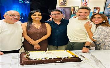 مي حسن وفريق عمل "الوريث" يحتفلون بانتهاء تصوير المسلسل