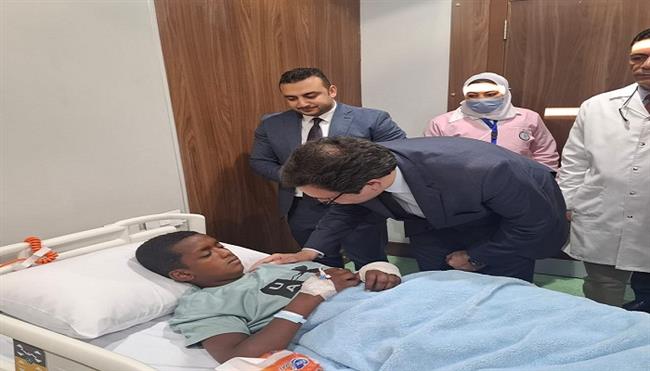 وزير الثقافة يزور طلاب أسوان المصابين في حادث طريق إسنا ويوجه بتوفير الدعم الكامل