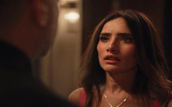 زينة تتصدر التريند بسبب «ورد وشوكولاتة»