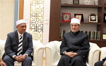 مفتي الجمهورية يبحث مع وفد من المسؤولين الدينيين بولاية بهانج الماليزية تعزيز التعاون الإفتائي 